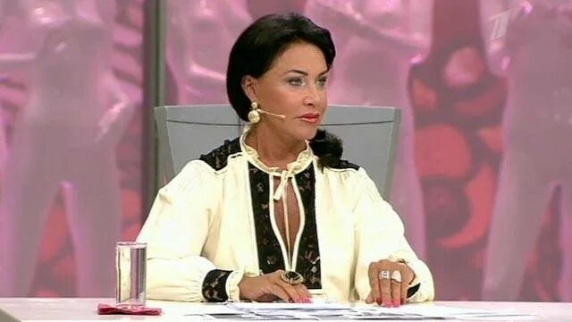 Шестнадцать лет в эфире: как менялась внешность Надежды Бабкиной со времён «Модного приговора»