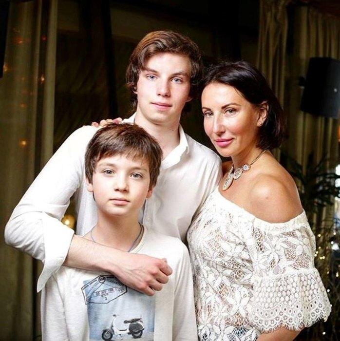 Алика Смехова: о драмах с мужьями, воспитании двоих сыновей и свободе в пустом доме