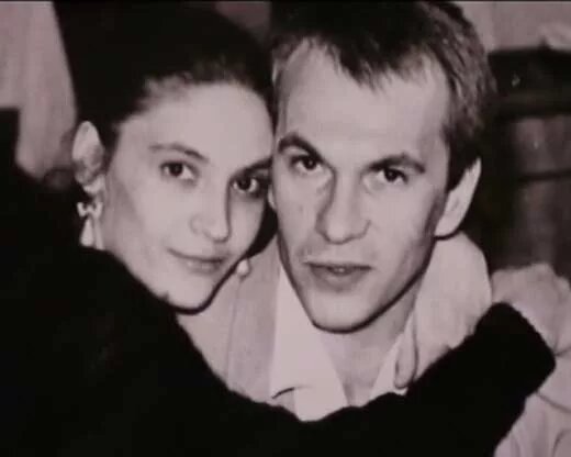 «У нас скучная и банальная связь»: слухи об изменах, громкие скандалы и почти 40 лет брака Алексея Гуськова и Лидии Вележевой