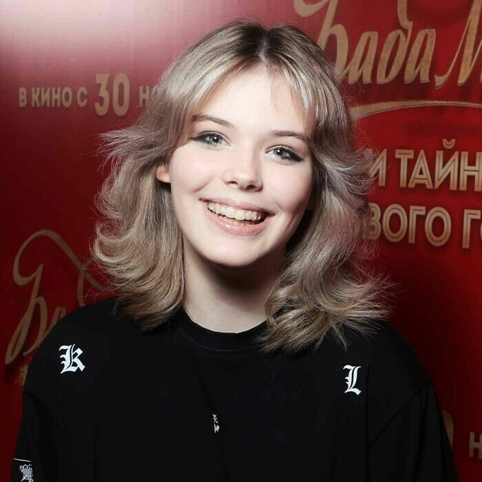 «Боюсь предвзятости»: как живет 19-летняя дочь Александра Абдулова, которую критикуют в Сети