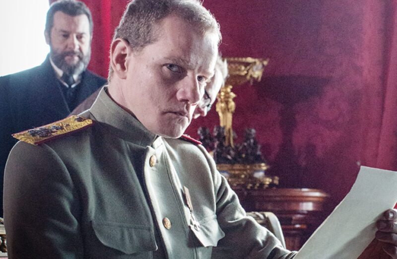 Дочери Колокольникова шутят о сходстве с отцом, а он играет комиссара Тёмного Двора