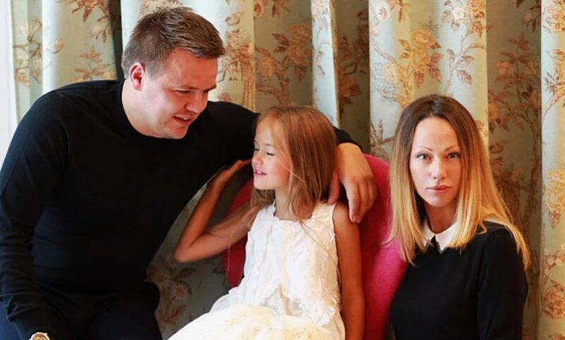 Кристина Пименова в детстве с родителями