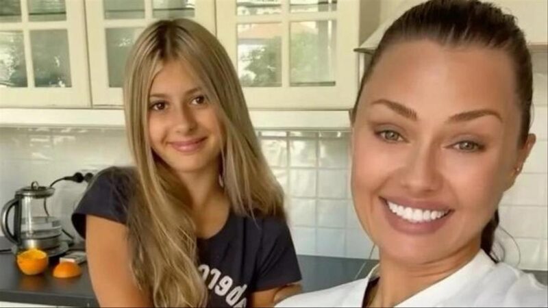 Дочь Бони записала родителей в телефоне как «pork» и потребовала седло Hermes