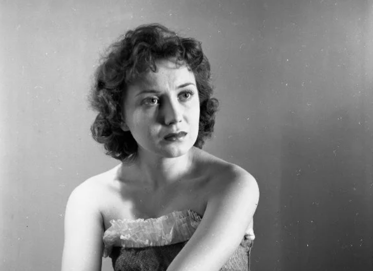 Актриса Елена Добронравова