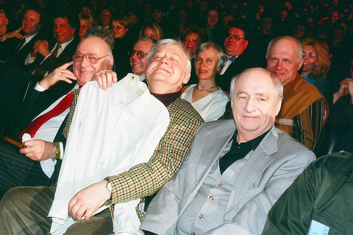 Марк Захаров (справа), по мнению Арчила Михайловича, загубил ему карьеру в «Ленкоме»
