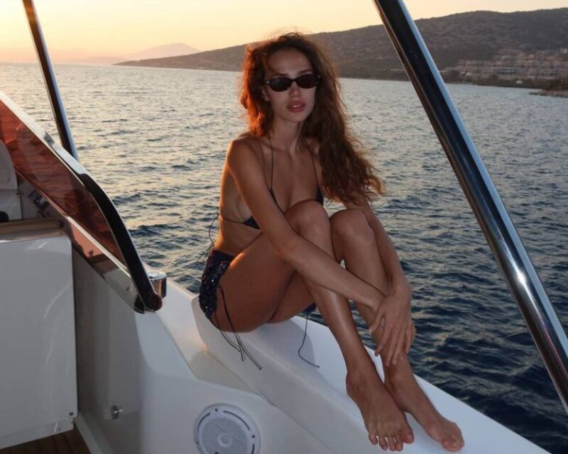 Алина Загитова увеличила губы и сменила образ — теперь просит оставить её в покое
