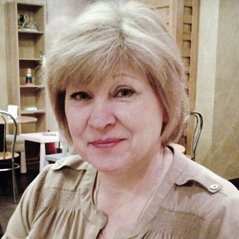 Огород, советский паспорт и вызов полиции в суд: чем живёт мать Светланы Ходченковой