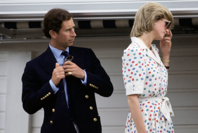 Середина 1990-х: у Дианы, замужем за принцем Чарльзом, была череда романов