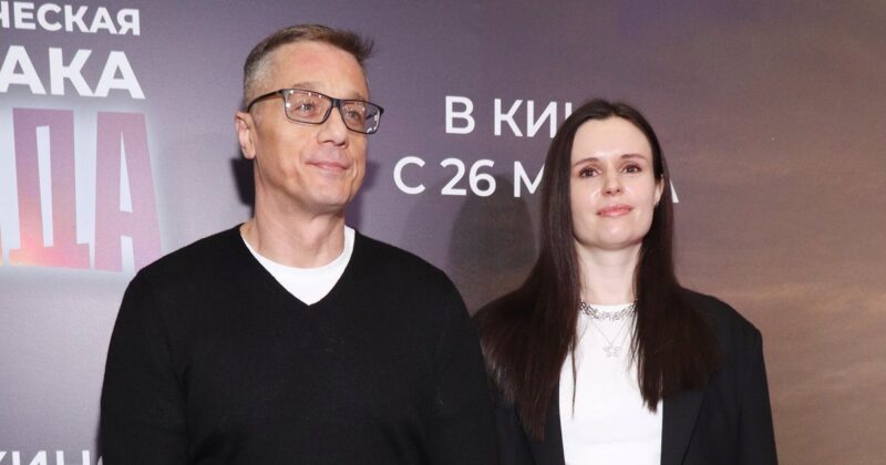 «Я думала, он бизнесмен»: как стюардесса Полина стала женой Алексея Макарова