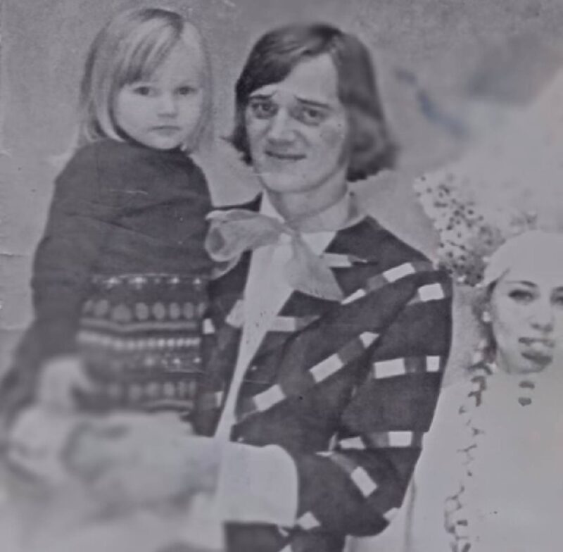 Артист цирка, бывший муж Пугачёвой и Дед Мороз: как живёт 81-летний отец Кристины Орбакайте