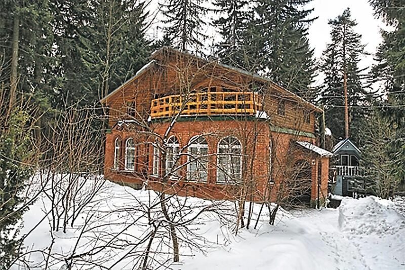 Загородный дом-дуплекс в подмосковном Внуково