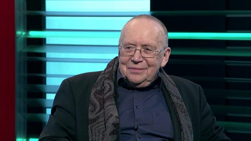 Тайна фамилии, уход из семьи и утрата жены: как живёт бессменный ведущий «Умников и умниц» Юрий Вяземский