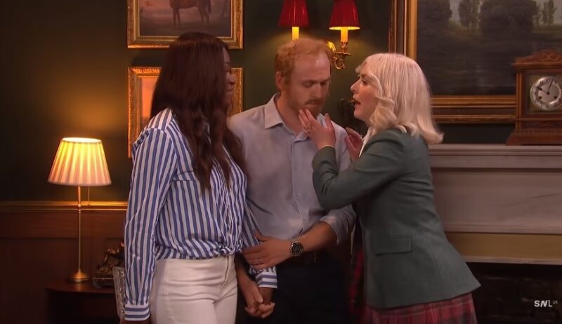 Saturday Night Live UK: сцена с протянутой рукой