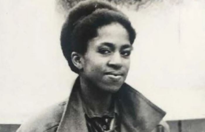 Елена Ханга в юности
