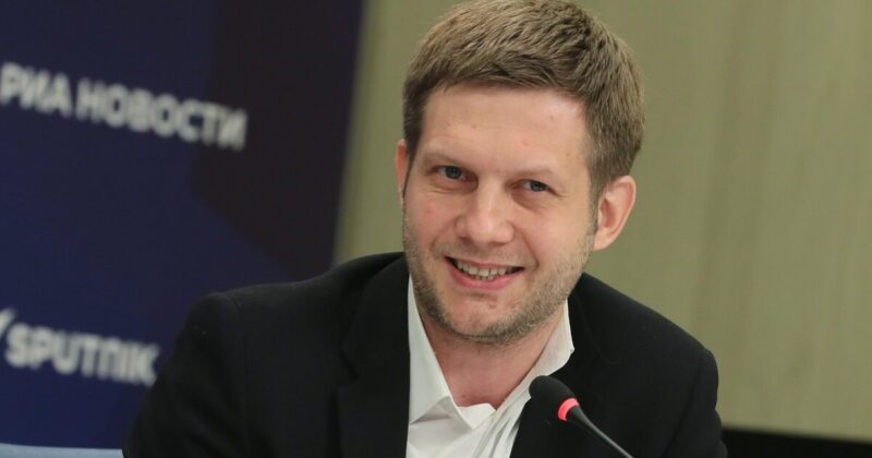Восемь лет рядом, тихая свадьба и молчание после: кем была Анна-Сесиль Свердлова, жена Корчевникова
