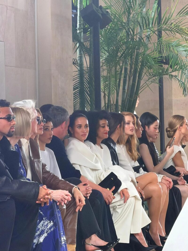 Меган Маркл на показе Balenciaga в Париже
