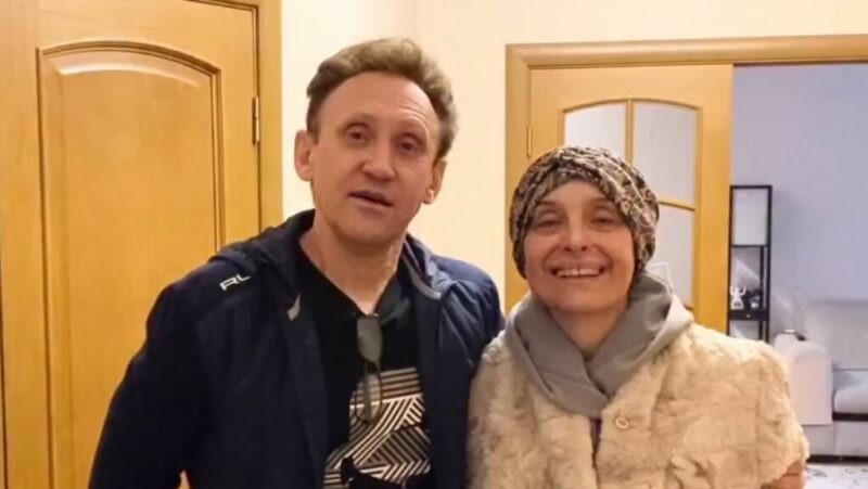Загородная жизнь и редкие выходы на сцену: Сергей Дроботенко рассказал, как Светлана Рожкова справляется с тяжелым диагнозом