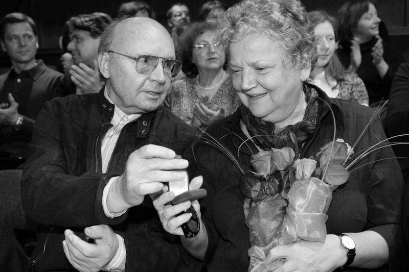 Почти 60 лет вместе и уход друг за другом: история семьи Андрея Мягкова и Анастасии Вознесенской