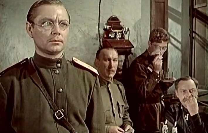 Карякин в роли заикающегося прапорщика в картине «Олеко Дундич» (1958)