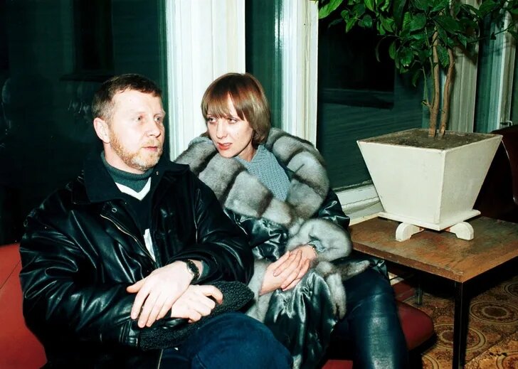 Елена Яковлева живёт отдельно от мужа, но разводиться не собирается: что удерживает их вместе
