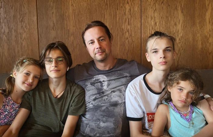 Павел Башнин с детьми