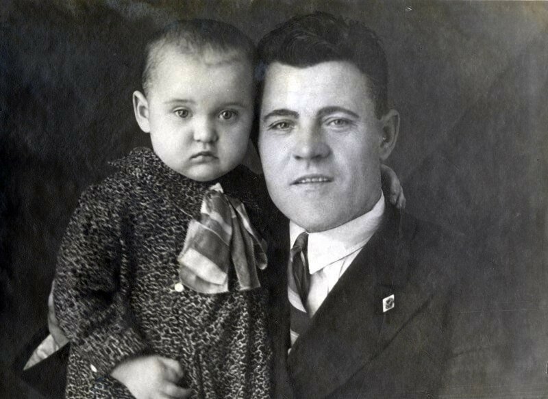 Люся с папой, Марком Гавриловичем Гурченко, 1936 год