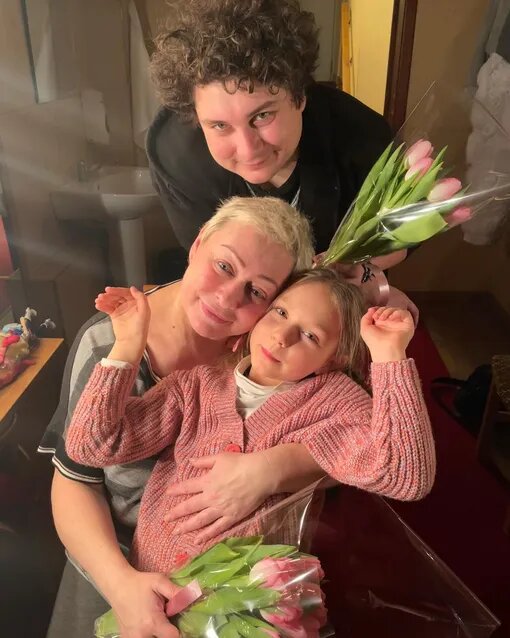 Мария Аронова с сыном Владиславом и внучкой Тоней