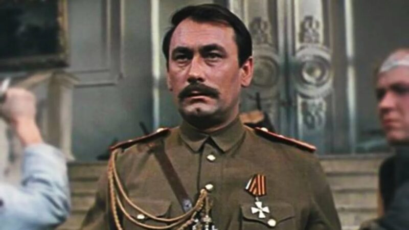Лица этих актёров знают практически все, а фамилии вспомнит не каждый: восемь советских актёров, которые играли начальство