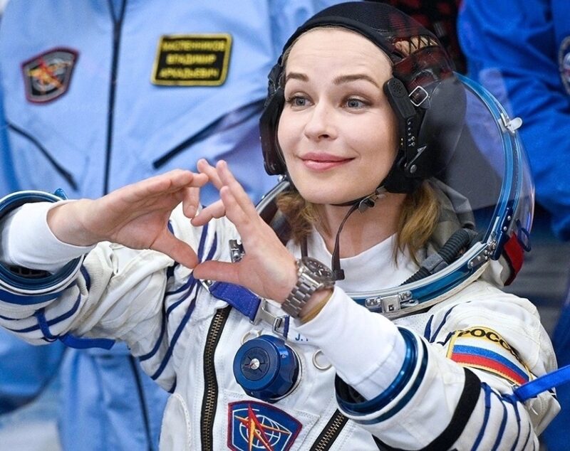 Кадр со съёмок космической драмы «Вызов»
