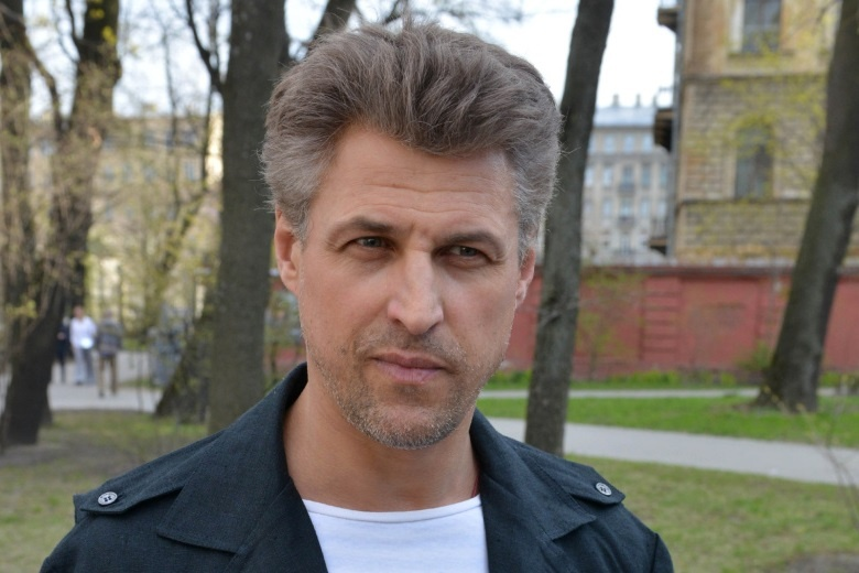 9 холостяков российского экрана: почему их реальная жизнь не похожа на кино