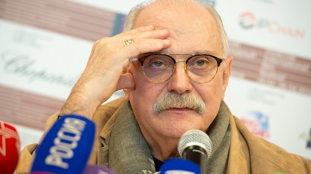 Американская жизнь и российская пенсия: почему скандал вокруг матери Наташи Королевой закончился отзывом документов