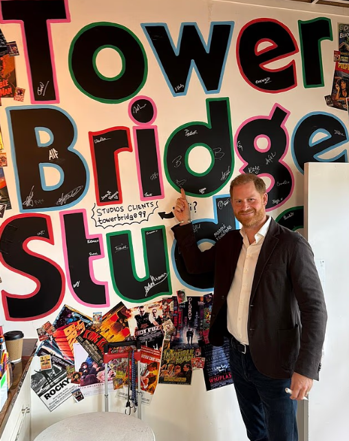 Принц Гарри на съёмках в Tower Bridge Studios в Лондоне