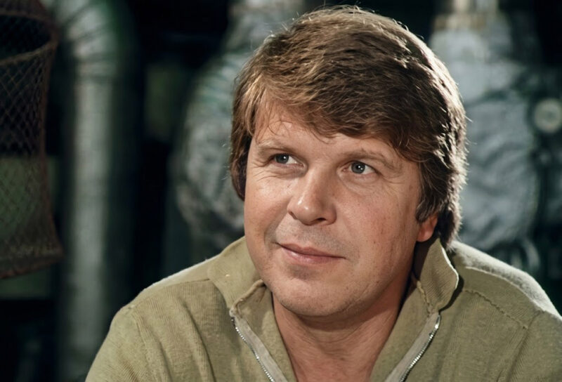 Михаил Кокшенов в фильме «Летние гастроли» (1979)