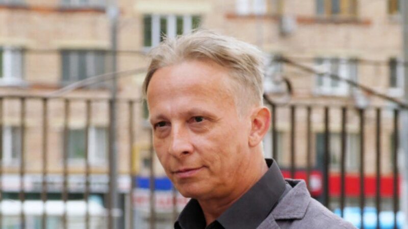 Иван Охлобыстин хотел «буржуйки» и бокал вина, а жена настояла на печи в 2500 кирпичей