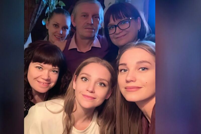 Кристина Асмус с родителями и тремя сёстрами