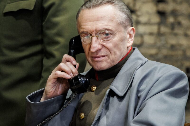 Артур Ваха сыграл Молотова в сериале Бортко «Сталин» — о последних восьми годах вождя