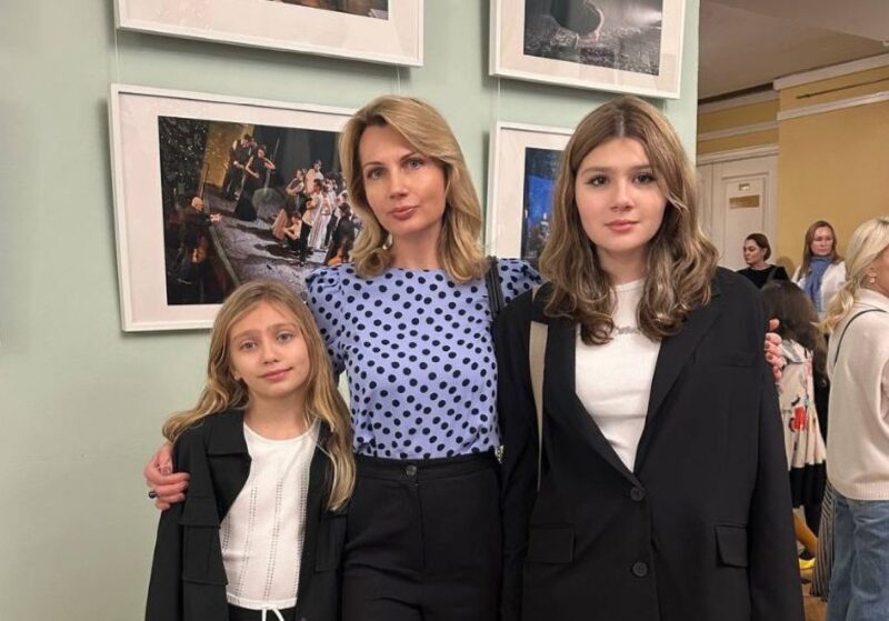 «Уйдите в глянец»: почему зрители критиковали Олесю Лосеву в «Время покажет» и где она сейчас