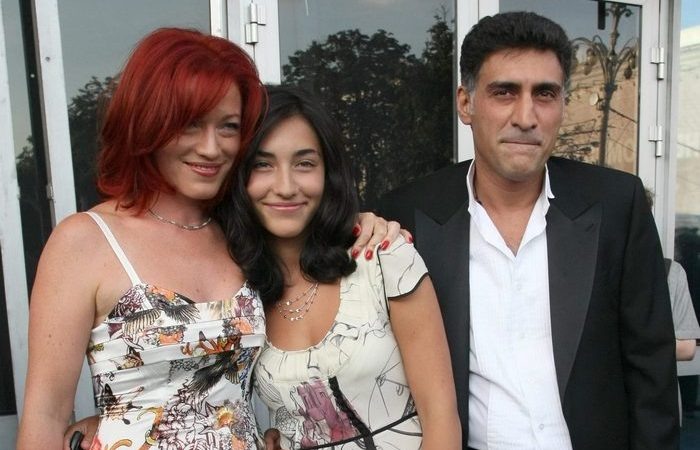 Александра Кеосаян уехала из Нью-Йорка, взяла псевдоним Asha и скрывает личную жизнь: судьба дочери звездной пары