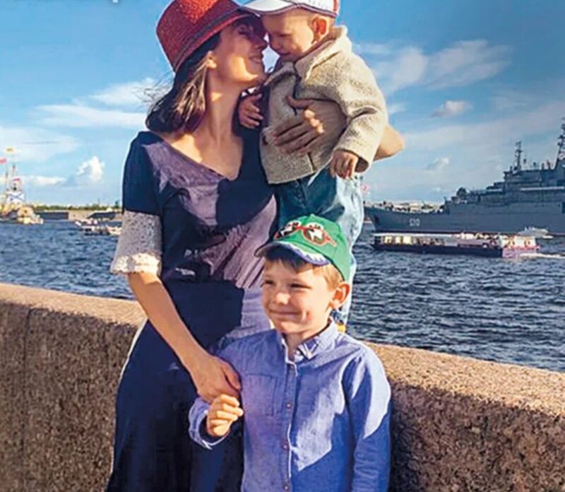 «Вышла не на той станции — и попала в ГИТИС»: как Екатерина Олькина стала мамой двоих сыновей