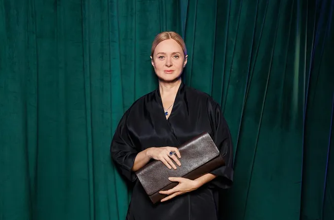 Анна Михалкова раскрыла детали ремейка «Курьера», причину сброса веса и показала повзрослевших детей