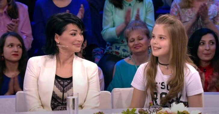 «Боюсь предвзятости»: как живет 19-летняя дочь Александра Абдулова, которую критикуют в Сети