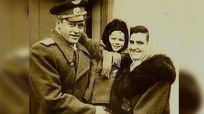 Из-за невозможности приехать в Киев Александр Маршал перенёс прах родителей и сестры на Троекуровское кладбище