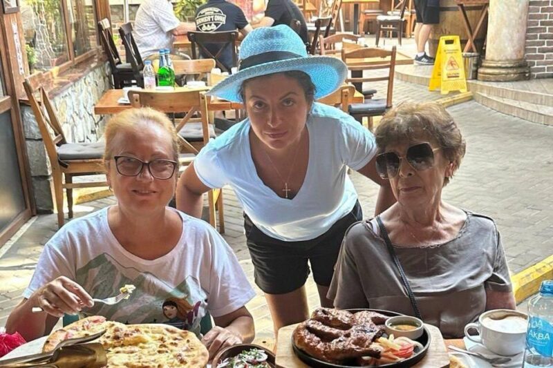 Диплом филолога, печь и цветы на рынке: через что прошла мама Маргариты Симоньян
