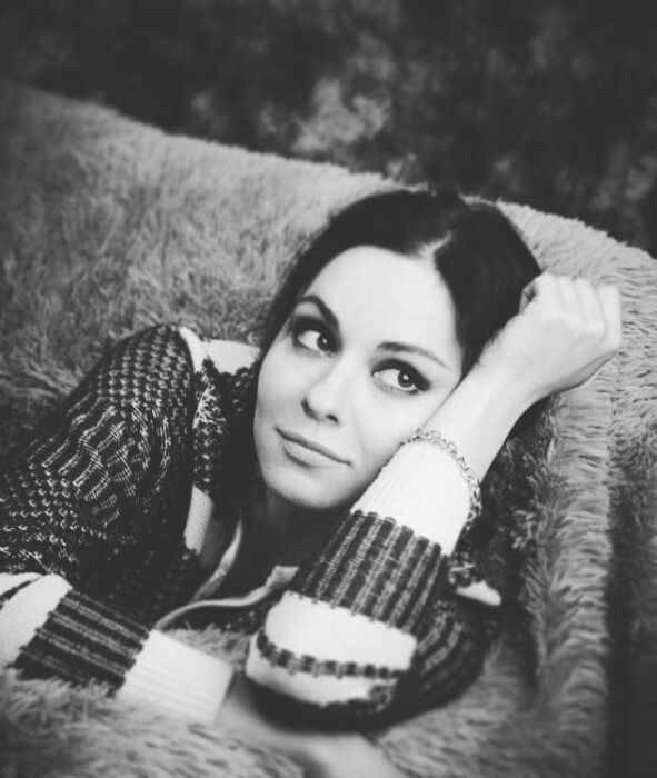 Почему 40-летняя Марина Коняшкина прячет любимого и не спешит под венец