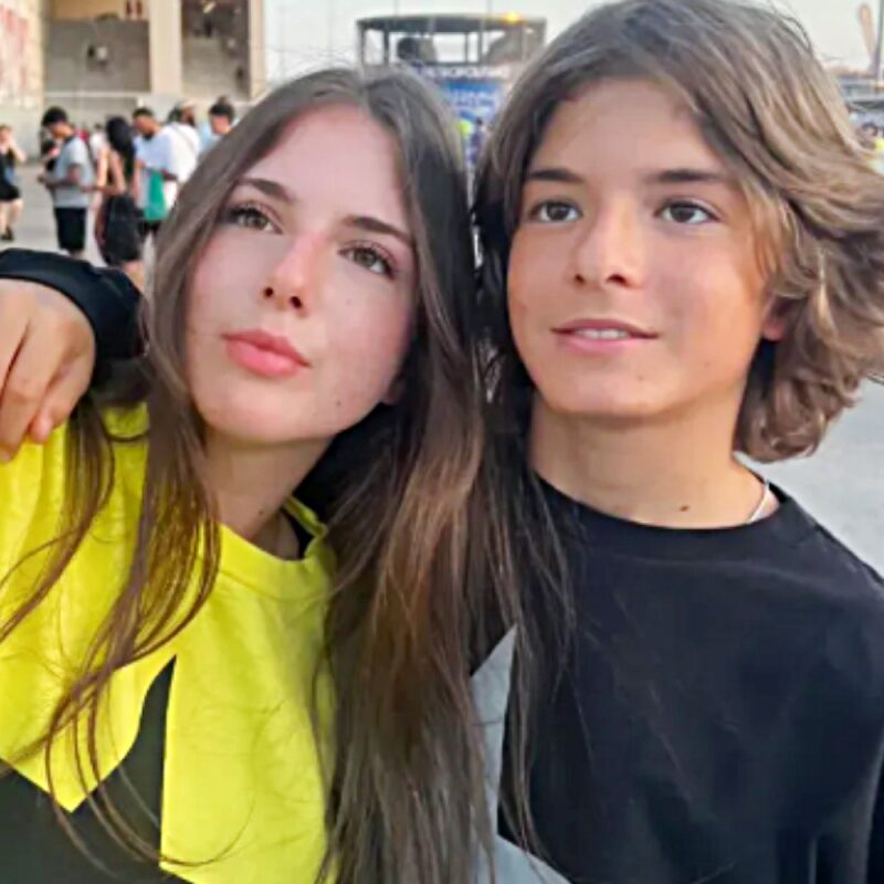 Родились в один день с разницей в два года: как сегодня выглядят дети Надежды Михалковой и Резо Гигинеишвили