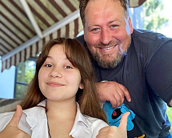 Дочь Дужникова и Бабушкиной: почему Устинья поставила родителям ультиматум и как ответила на хейт в МХАТе