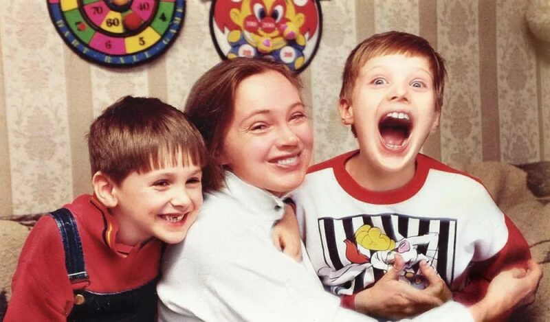 Не только съемки и сцены: 12 российских актрис, воспитывающих четверых и более детей