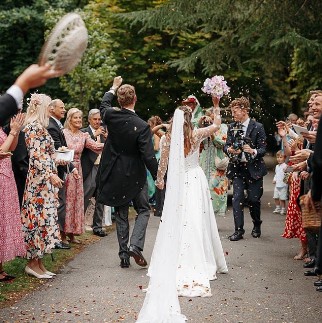 Крёстные Эллы — принц Эдвард и Софи — вошли в число 200 гостей