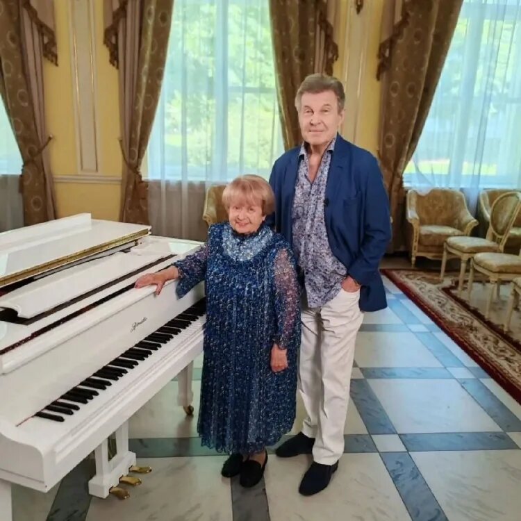 В 96 лет у рояля: Кто заботится об Александре Пахмутовой после ухода Николая Добронравова и как живет легенда