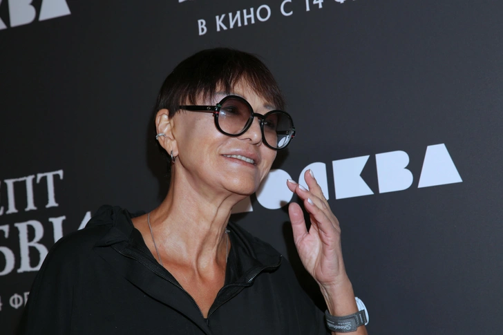 Многомиллионные долги, тайная дочь и продажа виллы: как Ирина Хакамада справилась с наследством мужа